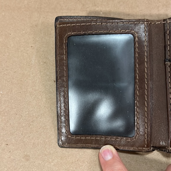 FOSSIL Men's Leather Bifold Brown Wallet with Flip ID Window - Picture 7 of 12
